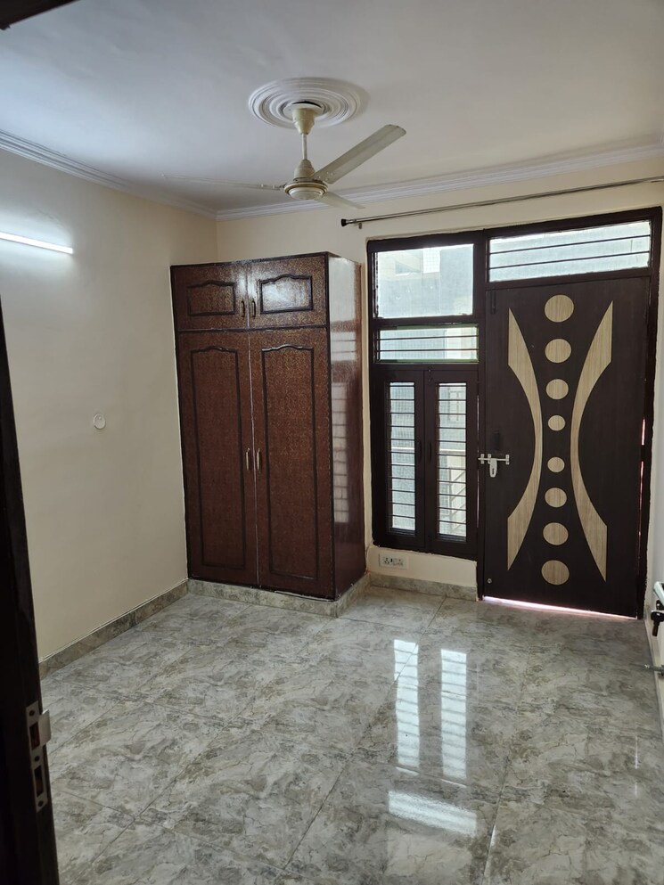 Room, sector 17 dwarka 2 Bedroom 800 Sq.Ft. Apartment In Sector 17 Dwarka Delhi 9193676