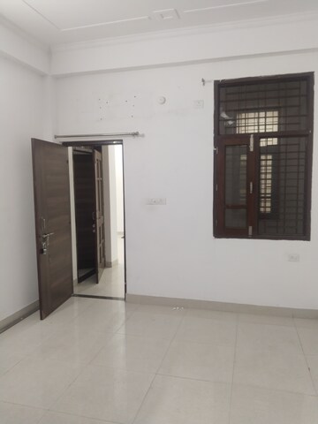 Room in 2 BHK Builder Floor at Gomti Nagar – for Rent