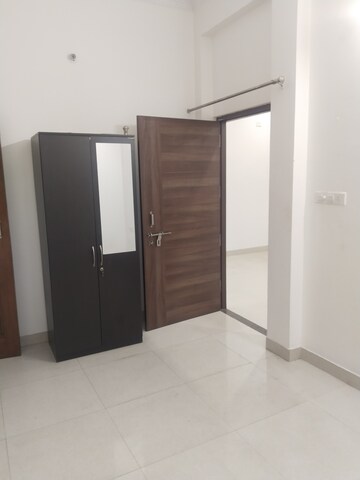 Room in 2 BHK Builder Floor at Gomti Nagar – for Rent