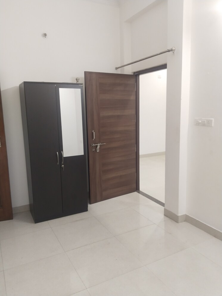 Room, gomti nagar 2 Bedroom 1000 Sq.Ft. Builder Floor In Gomti Nagar Lucknow 9193674
