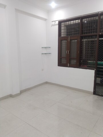 Room in 2 BHK Builder Floor at Gomti Nagar – for Rent