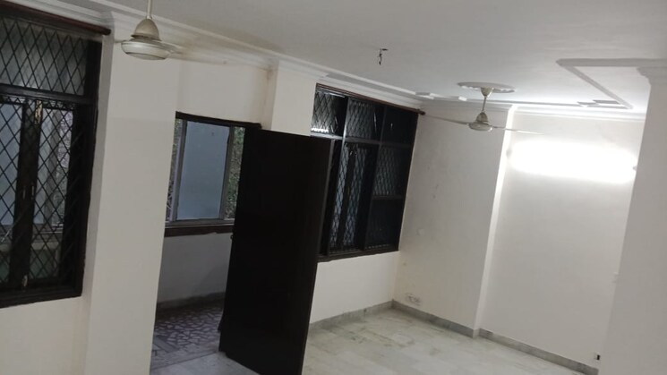 Master Bedroom, chittaranjan park 2 Bedroom 130 Sq.Yd. Builder Floor In Chittaranjan Park Delhi 9193688