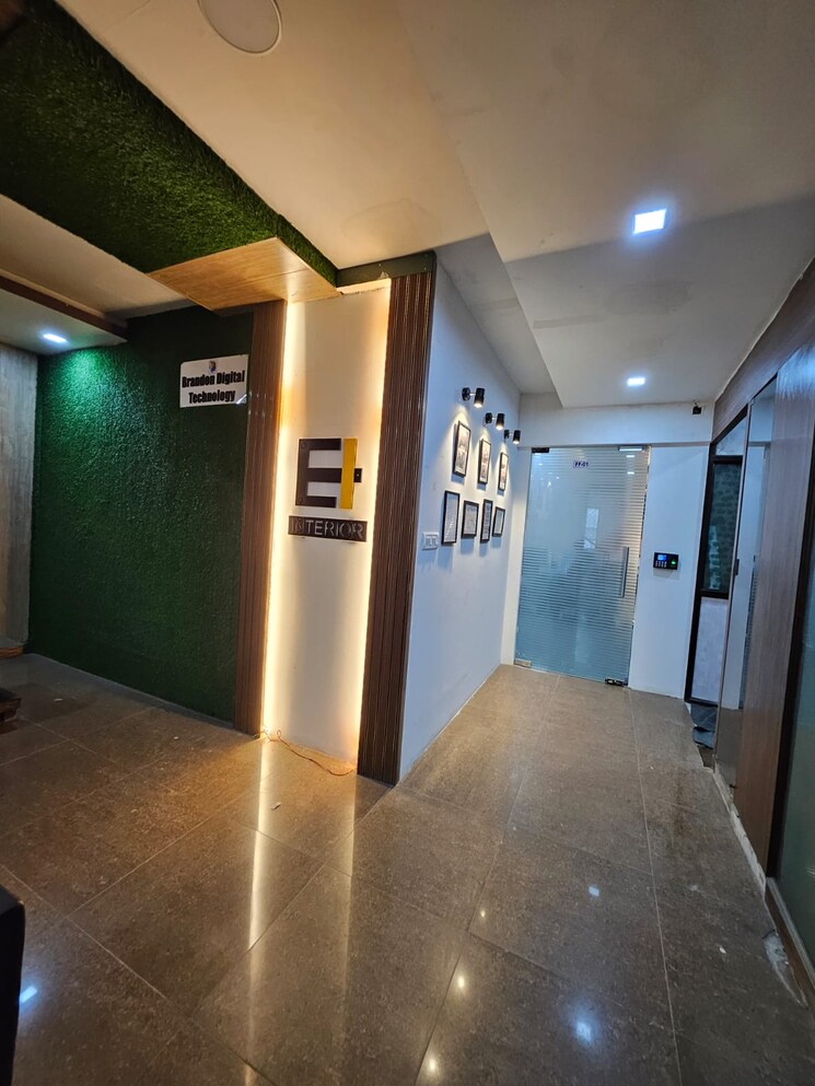 Living Room, sector 63 Commercial Office Space 600 Sq.Ft. In Sector 63 Noida 9193728