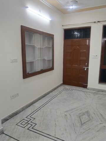 Room in 2.5 BHK Builder Floor at Gomti Nagar – for Rent