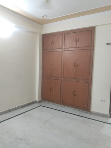 Room in 2.5 BHK Builder Floor at Gomti Nagar – for Rent