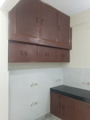 Furnished Amenities in 2.5 BHK Builder Floor at Gomti Nagar – for Rent