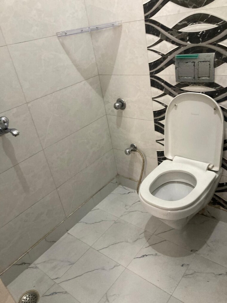 Bathroom, karol bagh Pg For Girls In Karol Bagh 9193717