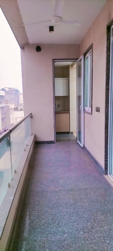 Building Lobby in 3.5 BHK Apartment at RWA BA Block Ashok Vihar, Ashok Vihar – for Sale