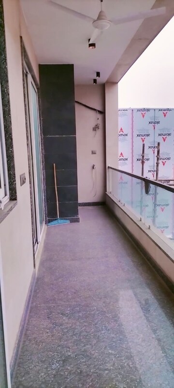 Balcony in 3.5 BHK Apartment at RWA BA Block Ashok Vihar, Ashok Vihar – for Sale