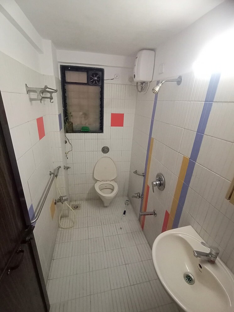 Bathroom, asmi-vintage 2 Bedroom 672 Sq.Ft. Apartment In Goregaon West Mumbai 9193742