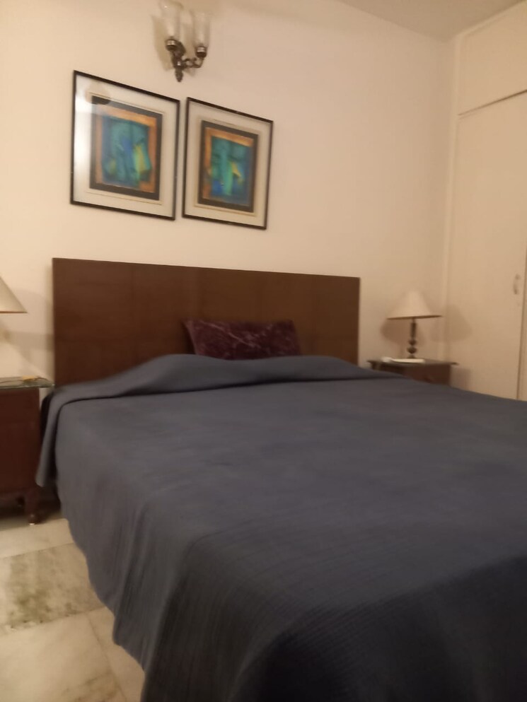 Bedroom, defence colony 3 Bedroom 365 Sq.Yd. Builder Floor In Defence Colony Delhi 9193772
