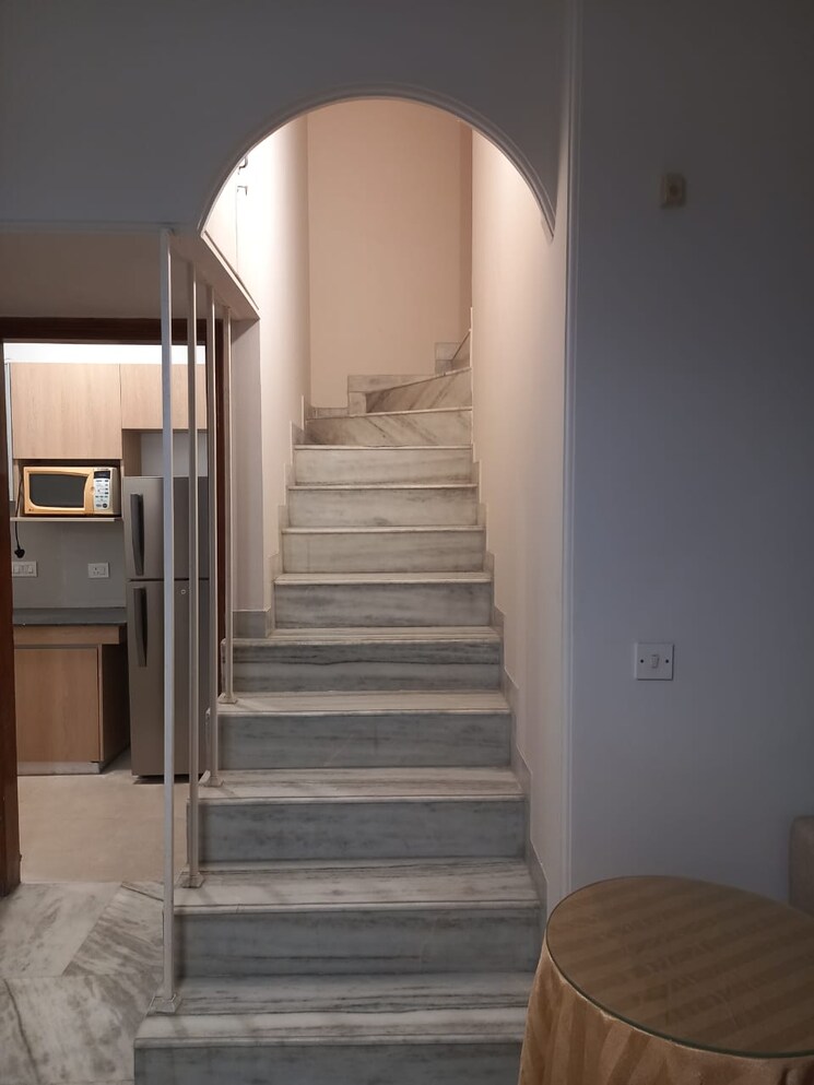 undefined, defence colony 3 Bedroom 365 Sq.Yd. Builder Floor In Defence Colony Delhi 9193772