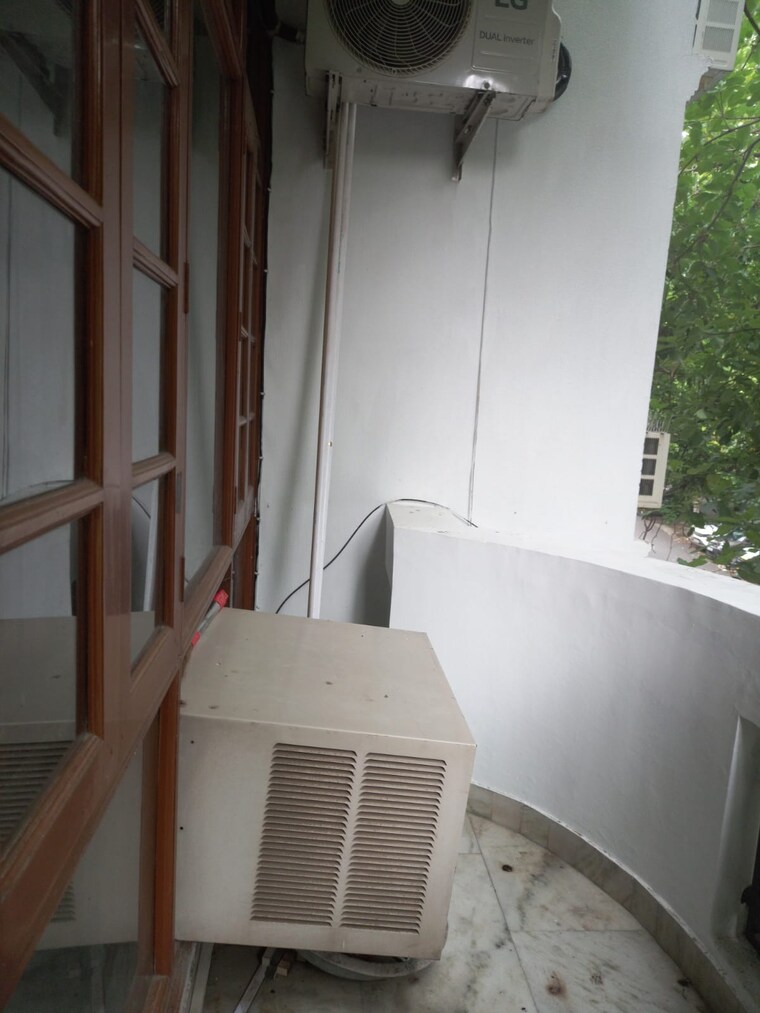 Kitchen, defence colony 3 Bedroom 365 Sq.Yd. Builder Floor In Defence Colony Delhi 9193772