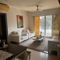 2 BHK Apartment For Sale in Khar West