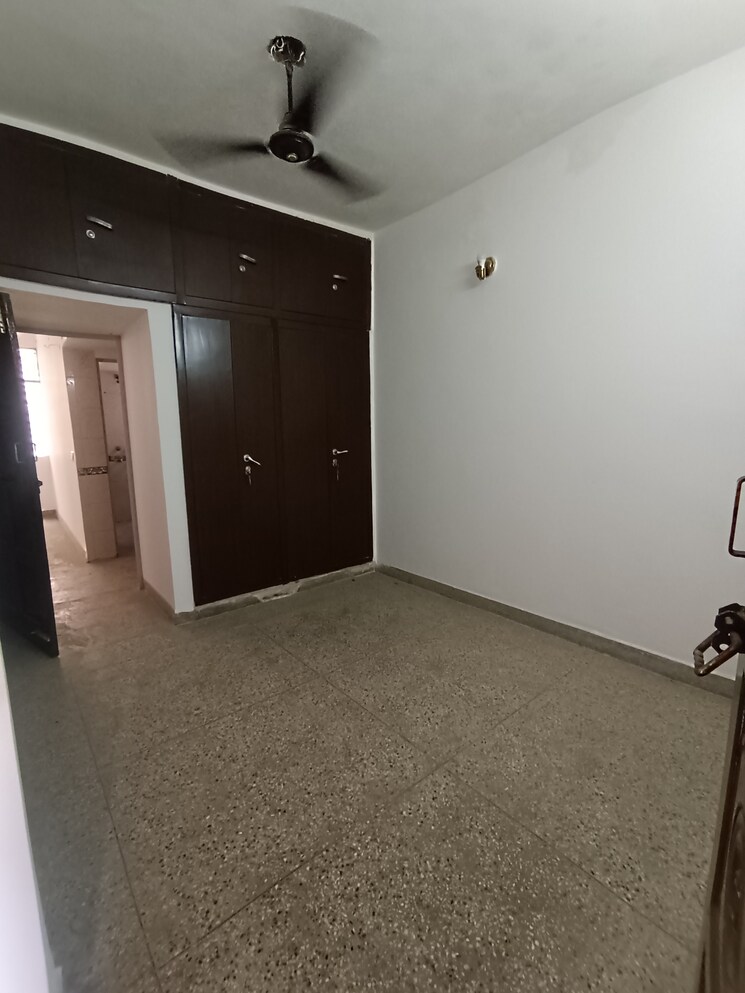 Room, kalkaji 2.5 Bedroom 90 Sq.Yd. Apartment In Kalkaji Delhi 9193824