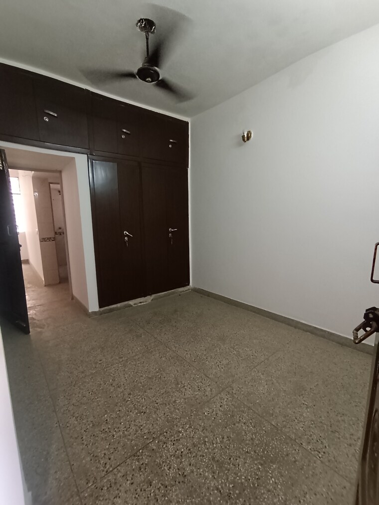 Room, kalkaji 2.5 Bedroom 90 Sq.Yd. Apartment In Kalkaji Delhi 9193824