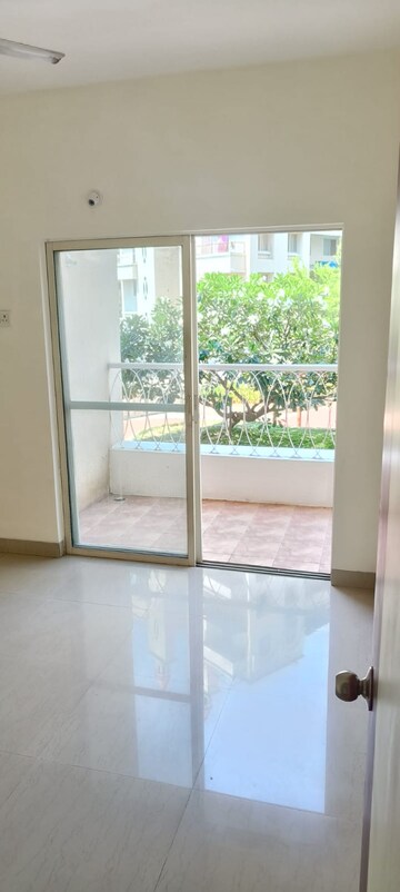 Room in 3 BHK Apartment at Kumar Palmgrove, Kondhwa – for Sale