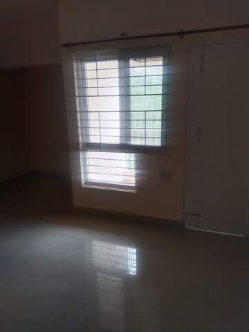 Room in 2 BHK Apartment at Gomti Nagar – for Rent