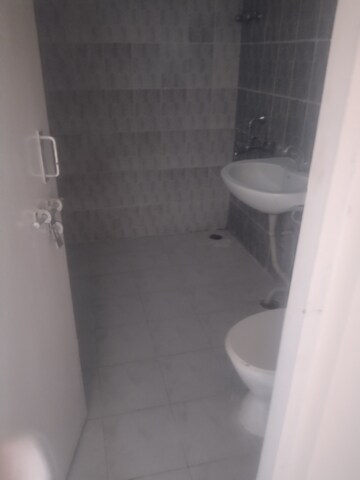 Attached Bathroom in 2 BHK Apartment at Gomti Nagar – for Rent