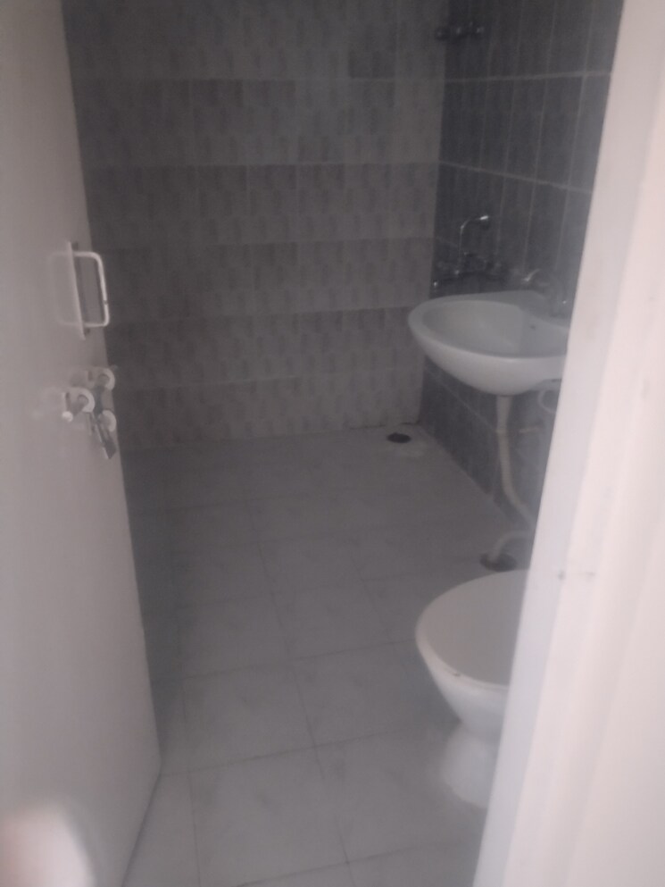 Attached Bathroom, gomti nagar 2 Bedroom 1200 Sq.Ft. Apartment In Gomti Nagar Lucknow 9193815