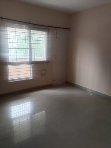 Bedroom in 2 BHK Apartment at Gomti Nagar – for Rent