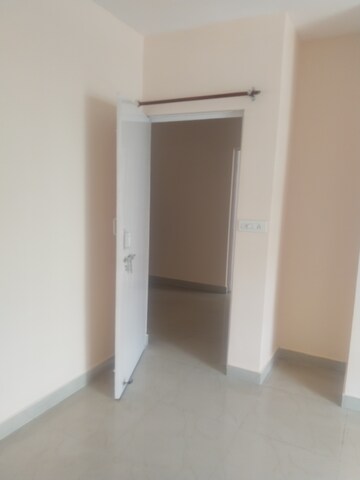 Room in 2 BHK Apartment at Gomti Nagar – for Rent