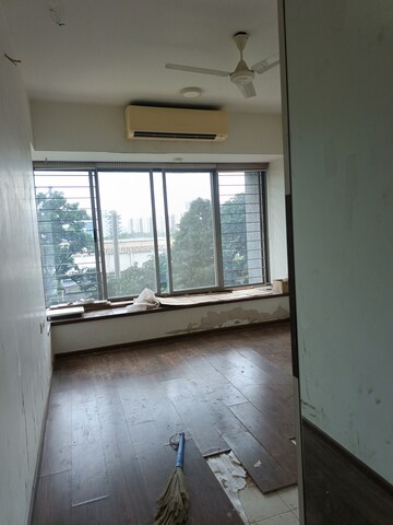 Room in 2.5 BHK Apartment at Wadhwa The Address Boulevard, Ghatkopar West – for Rent