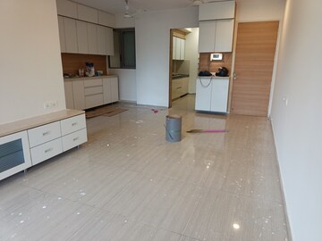Room in 2.5 BHK Apartment at Wadhwa The Address Boulevard, Ghatkopar West – for Rent