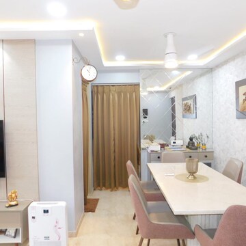 Team Area in 3 BHK Apartment at Platinum Life, Munshi Nagar – for Sale