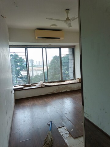 Room in 2.5 BHK Apartment at Wadhwa The Address Boulevard, Ghatkopar West – for Rent