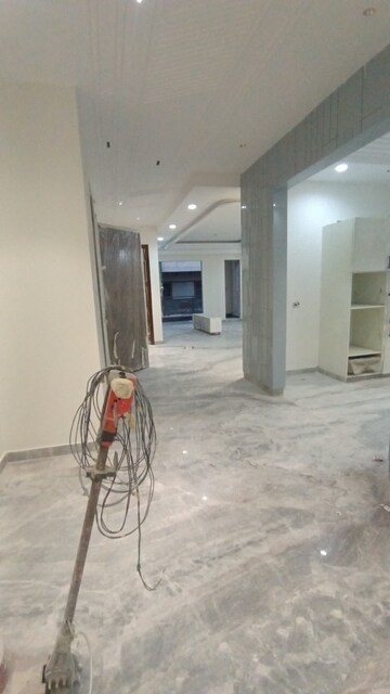  3.5 BHK Apartment at Nainilake RWA, Model Town – for Sale