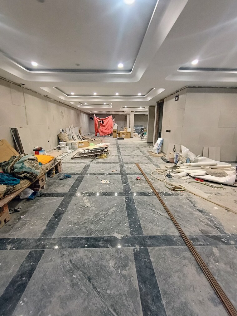  Parking, nainilake-rwa 3.5 Bedroom 272 Sq.Yd. Apartment In Model Town Delhi 9193838