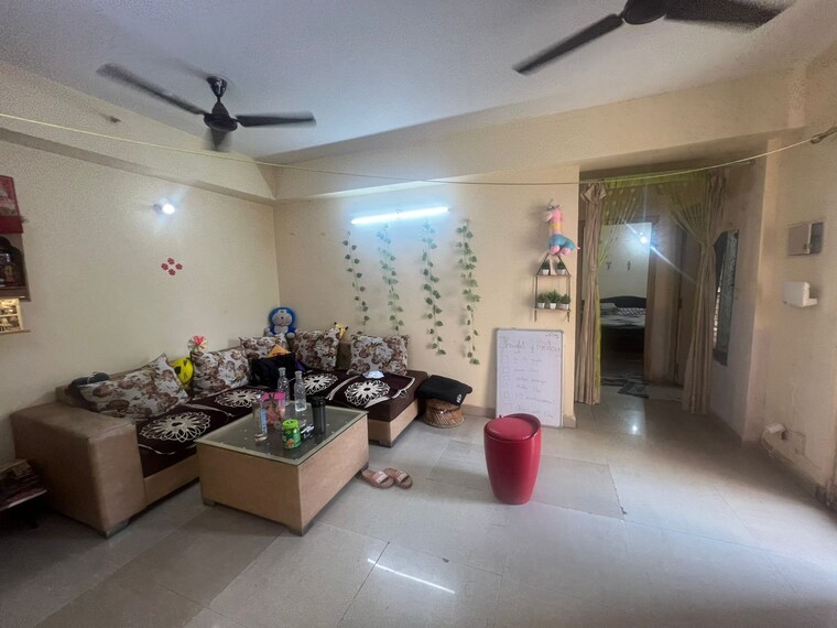 Living Room, paras-tierea 2 Bedroom 960 Sq.Ft. Apartment In Sector 137 Noida 9193845