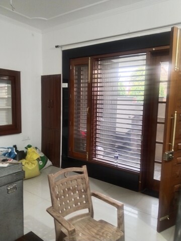 Living Room in 2 BHK Builder Floor at Gomti Nagar – for Rent