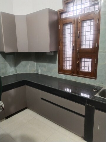 Kitchen in 2 BHK Builder Floor at Gomti Nagar – for Rent