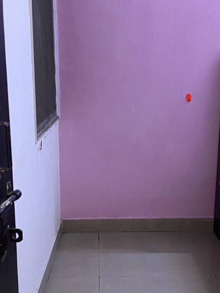 Room, mayur vihar 1.5 Bedroom 450 Sq.Ft. Builder Floor In Mayur Vihar Delhi 9193899