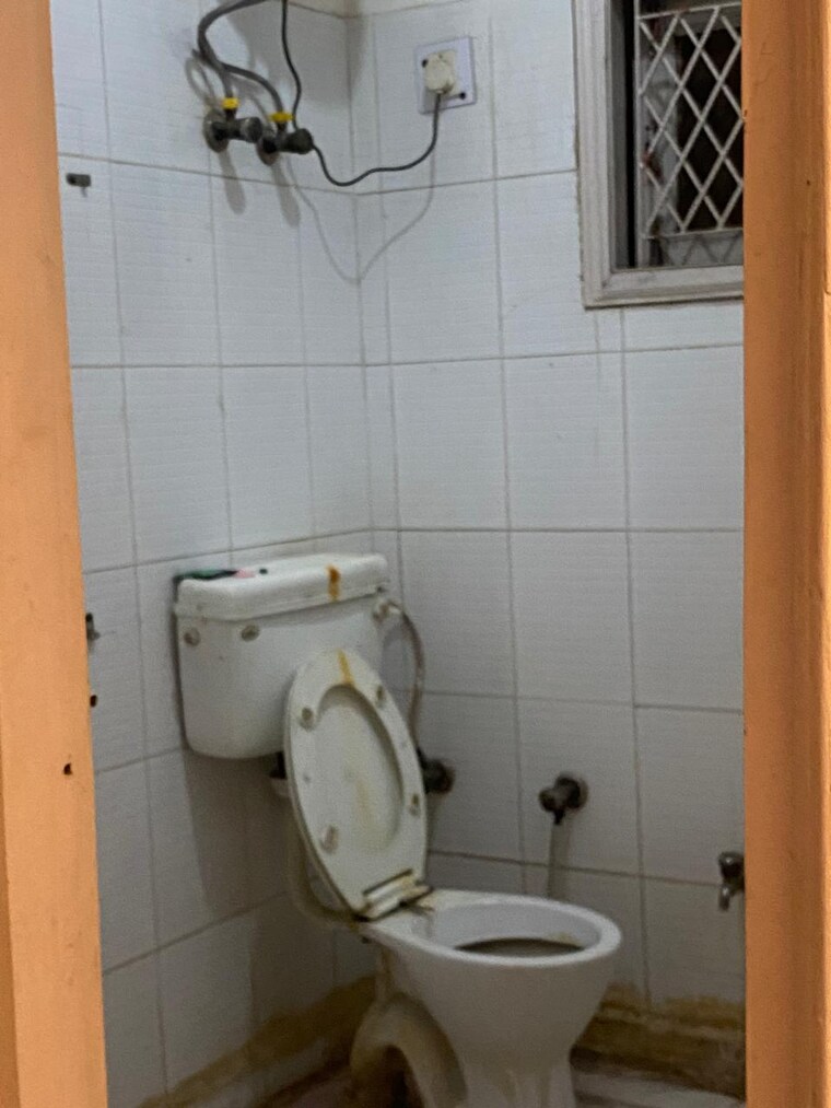 Bathroom, mayur vihar 1.5 Bedroom 450 Sq.Ft. Builder Floor In Mayur Vihar Delhi 9193899