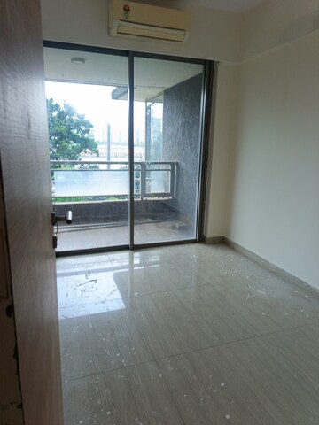 Room in 3 BHK Apartment at Wadhwa The Address Boulevard, Ghatkopar West – for Rent