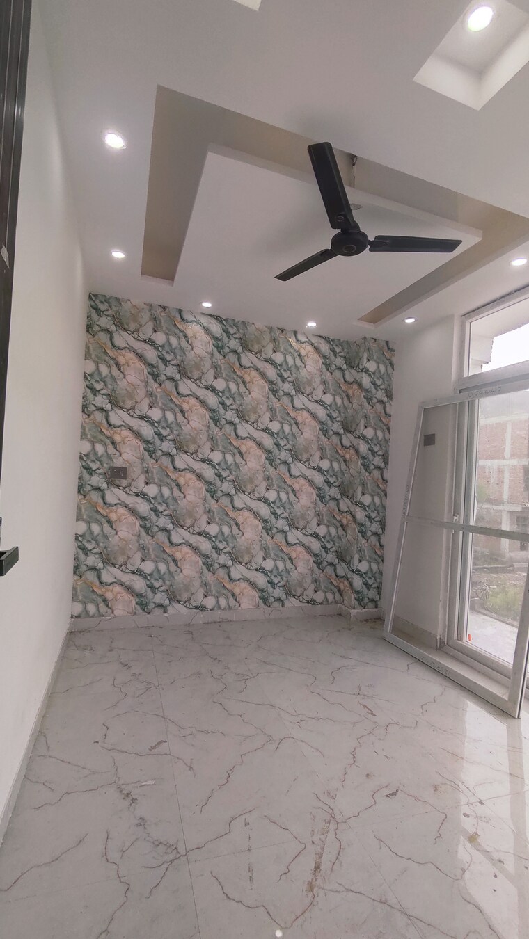 Bedroom, sector 73 2 Bedroom 900 Sq.Ft. Apartment In Sector 73 Noida 9193985