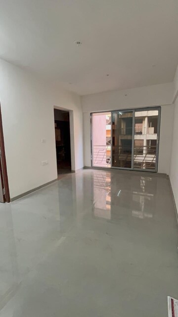 Room in 2.5 BHK Apartment at Goregaon West – for Rent