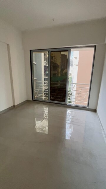 Room in 2.5 BHK Apartment at Goregaon West – for Rent