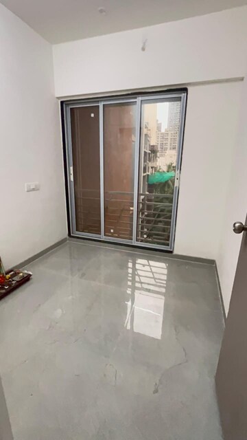 Room in 2.5 BHK Apartment at Goregaon West – for Rent