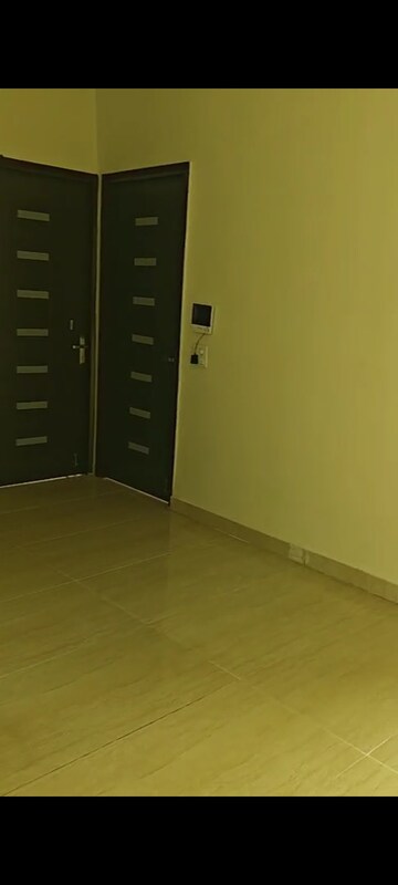 Room in 3 BHK Apartment at Gaur Saundaryam, Tech Zone 4 Greater Noida – for Rent