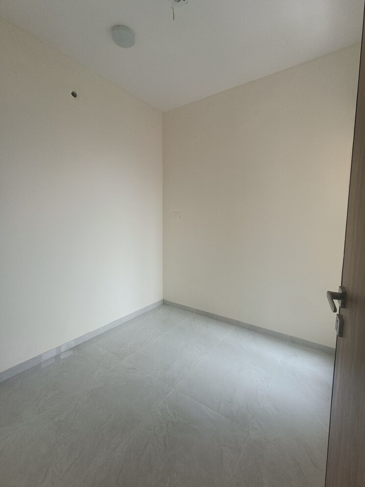 Room, bharat-arize 2.5 Bedroom 875 Sq.Ft. Apartment In Goregaon West Mumbai 9193997