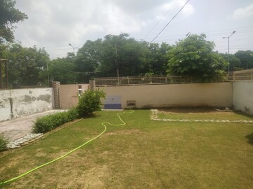 Plot Area in 2 BHK Independent House at Sector 15 – for Rent