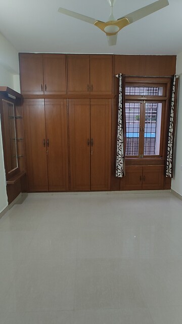 Room in 2 BHK Apartment at Rustam Bagh Layout – for Rent
