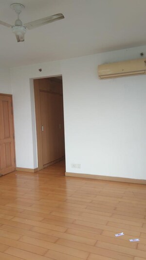 Room in 2 BHK Apartment at Jaypee Green Crescent Court, Jaypee Greens – for Sale