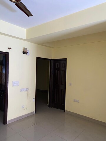 Room in 2 BHK Apartment at Leela Homes, Vaibhav Khand – for Sale