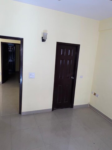 Room in 2 BHK Apartment at Leela Homes, Vaibhav Khand – for Sale