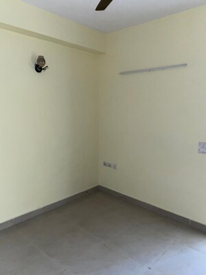 Room in 2 BHK Apartment at Leela Homes, Vaibhav Khand – for Sale